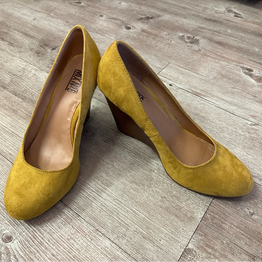 Mix No 6 Faux Suede Wedges in muted yellow - Size 9